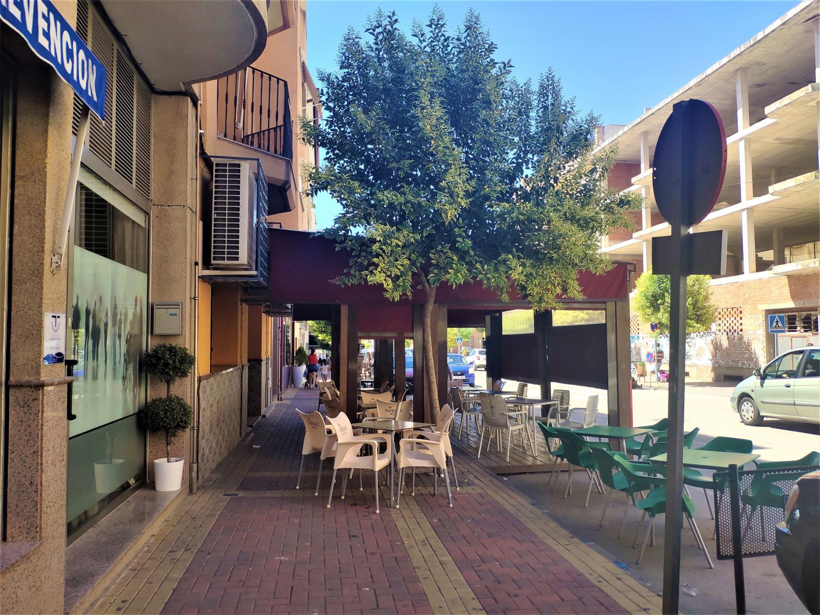  Local comercial ATENEO