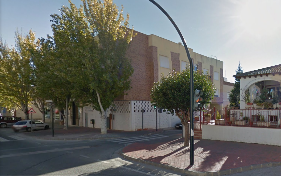  Bajo en Avenida Luis de los Reyes