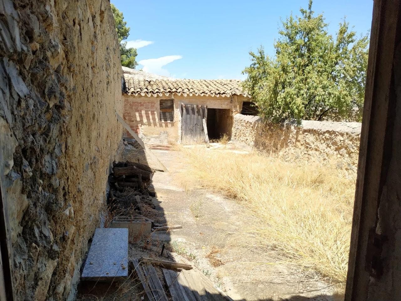  Casa en el campo EL CHAPARRAL para restaurar.