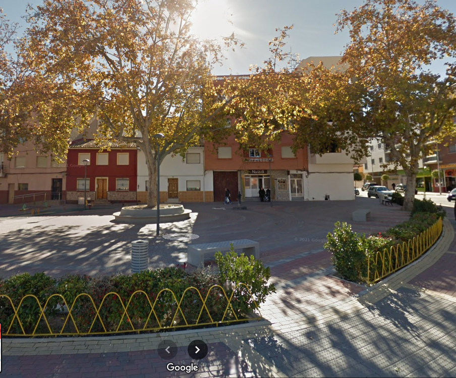  Casa y bajo comercial